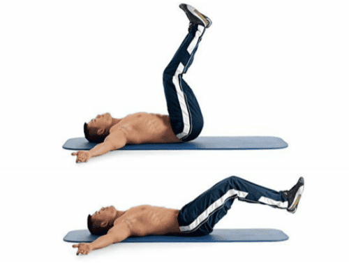 ćwiczenie na brzuch obniżanie nóg do podłogi w leżeniu na plecach