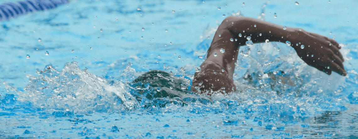 Trening pływacki na dystans triathlonu